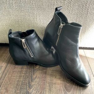 Auqatalia booties